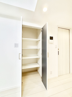 ���̑����� ���r���O���[�B�����Ɏ��[������ƕ����W�܂�LDK���X�b�L���Еt�������ł��ˁB  