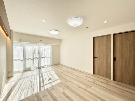 ���r���O ���邢�z���������A�����̕��͋C�ɖ�������郊�r���O�_�C�j���O