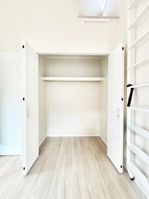 ���[ �m���̃N���[�[�b�g�B���s��������̂Ō���̈ߗނ�����������܂�܂��B