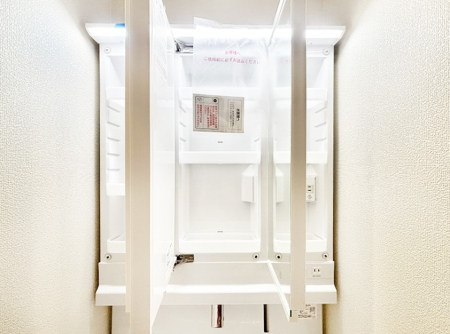 ���ʑ�E���ʏ� �O�ʋ��̗��ɁA���ϕi��q���p�i�Ȃǂ����[�\�B���ʑ����������ƕۂ��܂��I  