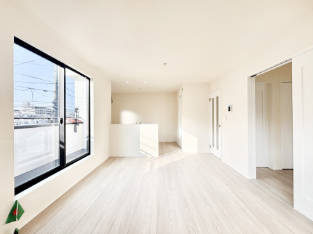 ���r���O ���邢�z���������A�����̕��͋C�ɖ�������郊�r���O�E�_�C�j���O�B 