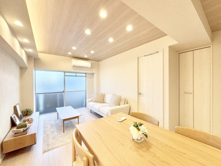 ���̑����� ���邢�z���������A�����̕��͋C�ɖ��������_�C�j���O�B   