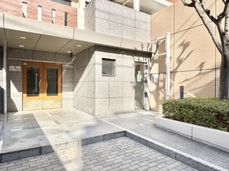 �G���g�����X �O�� �Y��ȃG���g�����X�́A���Z�҂�D�����}������Ă���܂�  