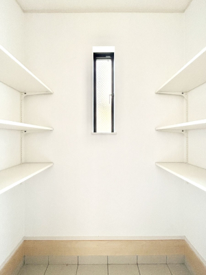 ���[ �V���[�Y�C���N���[�N�t���I�J���x�r�[�J�[���u���܂��B 