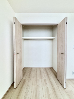 ���[ �m���̃N���[�[�b�g�B���s��������̂Ō���̈ߗނ�����������܂�܂��B