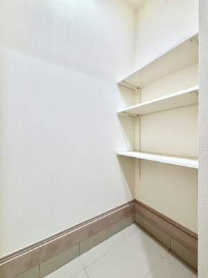 ���[ �V���[�Y�C���N���[�N�t���I�J���x�r�[�J�[���u���܂��B 