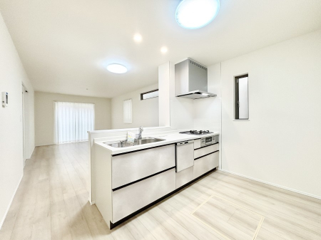 �L�b�`�� �u�₩�ȕ����ʂ蔲����L�b�`���B��������̂Ŗ��邭���C�ɂ��𗧂��܂��B