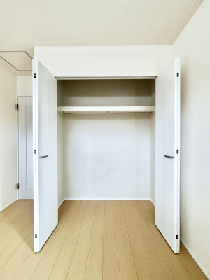 ���[ �m���̃N���[�[�b�g�B���s��������̂Ō���̈ߗނ�����������܂�܂��B