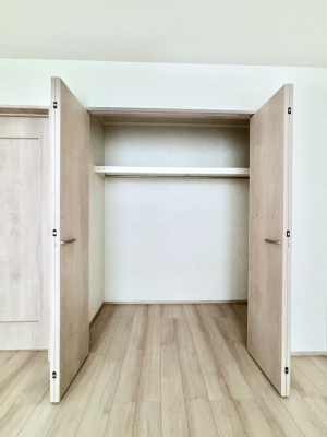 ���[ �m���̃N���[�[�b�g�B���s��������̂Ō���̈ߗނ�����������܂�܂��B