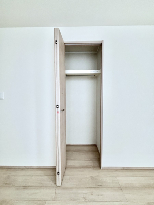 ���[ �m���̃N���[�[�b�g�B���s��������̂Ō���̈ߗނ�����������܂�܂��B