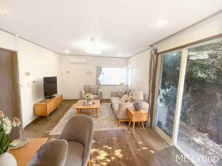 ���r���O �Ƒ��̘a�₩�ȉ�b���������Ă������B�J�����̂��郊�r���O�ł��B���Ƌ��CG�ł�  