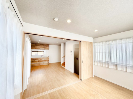 ���̑����� ���邢�z���������A�����̕��͋C�ɖ��������_�C�j���O�B   