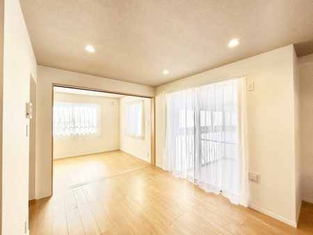 ���̑����� �Ƒ������R�ƏW�܂�e���̃X�y�[�X�ɂȂ肻��  