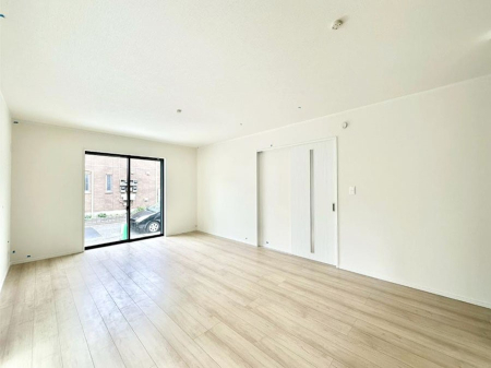 ���̑����� �Ƒ��̏Ί炪���R�Ɛ��܂�Ă���A����ȕ��͋C�̃_�C�j���O�Ɏd�オ���Ă��܂� 