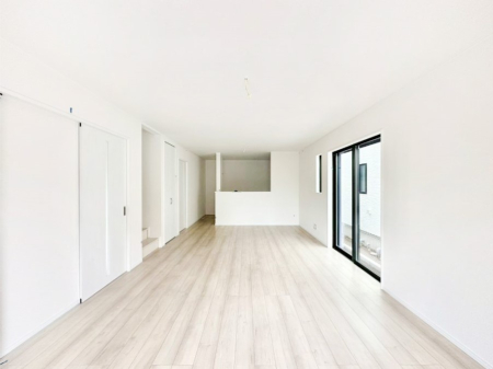 ���̑����� �Ƒ��̏Ί炪���R�Ɛ��܂�Ă���A����ȕ��͋C�̃_�C�j���O�Ɏd�オ���Ă��܂��B