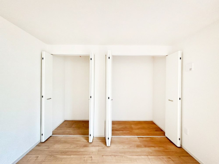 ���[ ��������ߗނ�ו��Ȃǂ̎��[�ɕ֗��ȃN���[�[�b�g�t���ł��B