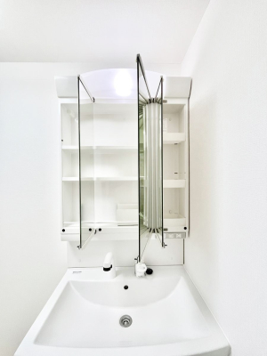 ���̑����� �O�ʋ��̗��ɁA���ϕi��q���p�i�Ȃǂ����[�\�B���ʑ����������ƕۂ��܂��I