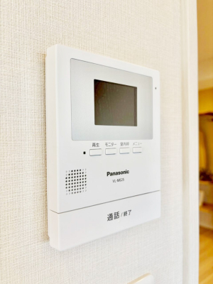 ���̑����� TV���j�^�[�t�C���^�[�t�H�����t���Ă��ăZ�L�����e�B�[��  