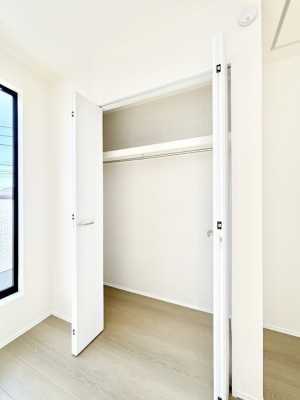 ���[ �m���̃N���[�[�b�g�B���s��������̂Ō���̈ߗނ�����������܂�܂��B