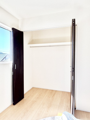 ���[ ��������ߗނ�ו��Ȃǂ̎��[�ɕ֗��ȃN���[�[�b�g�t���ł��B