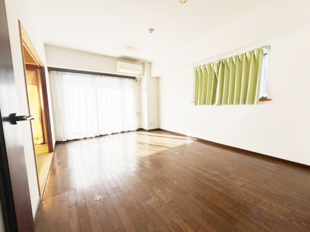 ���r���O ���Ƒ��̓��₩�Șb�����ŕ�܂�閾�邢���r���O