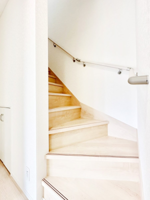 ���̑� �����Ȃ��q���܂₲�N�z�̕��Ɋ������z���I�K�i�ɂ͎萠�t���ł��B