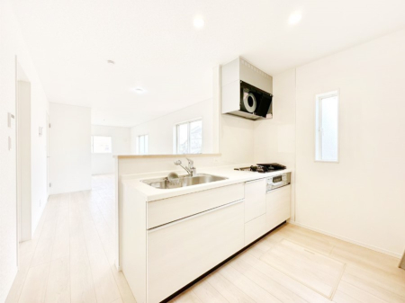 �L�b�`�� ���Ƒ��̉�b�e�ޑΖʃL�b�`���B���������̃p�p�}�}�����Ƒ��Ɖ߂������Ԃ����������I