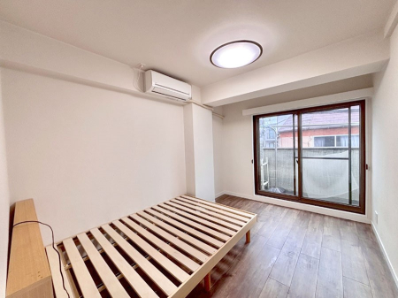 ���̑����� �o���R�j�[���J�������v���X���Ă����m��  