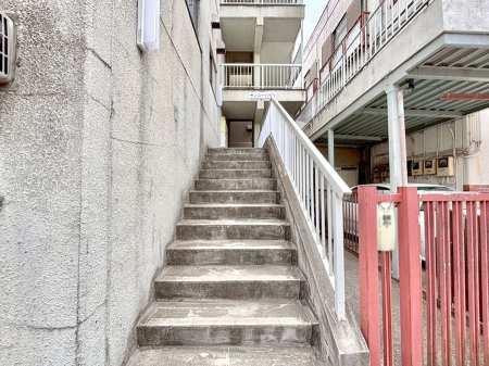 �G���g�����X �Z���҂◈�K�҂��C�����悭���o�}��