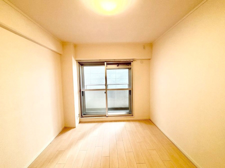 ���̑����� �o���R�j�[���J�������v���X���Ă����m��  