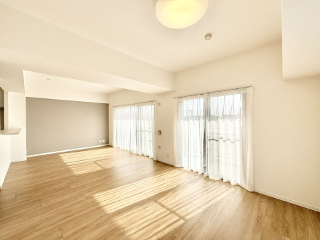 ���r���O ���Ƒ��̓��₩�Șb�����ŕ�܂�閾�邢���r���O  