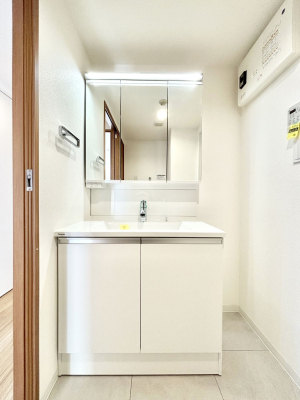 ���ʑ�E���ʏ� ������������ʉ��ώ��Œ��̐g�x�x�����K  