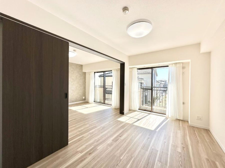 ���̑����� �o���R�j�[���J�������v���X���Ă����m��  