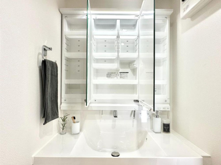 ���̑����� �O�ʋ��̗��ɁA���ϕi��q���p�i�Ȃǂ����[�\�B���ʑ����������ƕۂ��܂��I