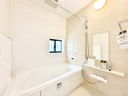 ���� ����̔�������Ă���閾�邢�������̂���o�X���[��