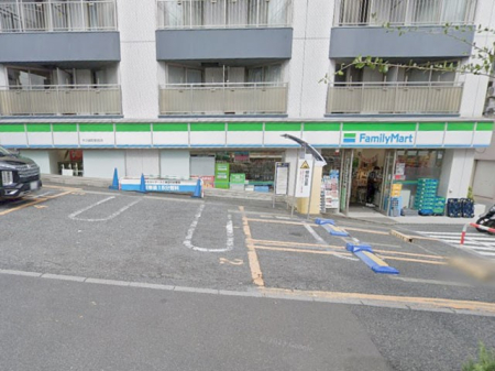 ���ӊ� �R���r�j 300m �t�@�~���[�}�[�g���������w�O�X