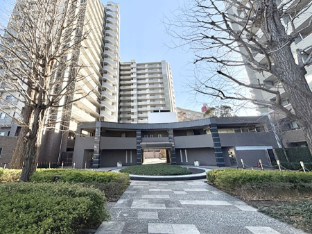 �G���g�����X �O�� �Y��ȃG���g�����X�́A���Z�҂�D�����}������Ă���܂�  