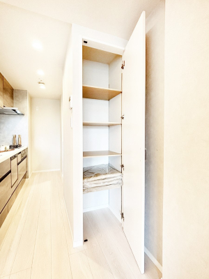 ���̑����� ���r���O���[�B�����Ɏ��[������ƕ����W�܂�LDK���X�b�L���Еt�������ł��ˁB  