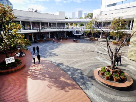 ���ӊ� �V���b�s���O�Z���^�[ 1400m �L�F�Z���^�[�r�� �����v���U