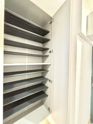 ���̑����� �����Ղ���[�ł���V���[�Y�{�b�N�X�ŉƑ��S���̌C���A���ւ�������B  