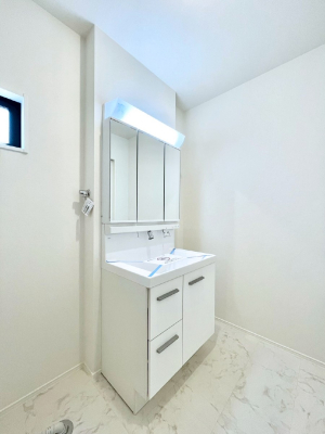 ���̑� ���ʏ��͂�Ƃ�̂���X�y�[�X�ŁA�g�x�x�������̃X�L���P�A���S�ɗ]�T�������Ăł������ł��B  