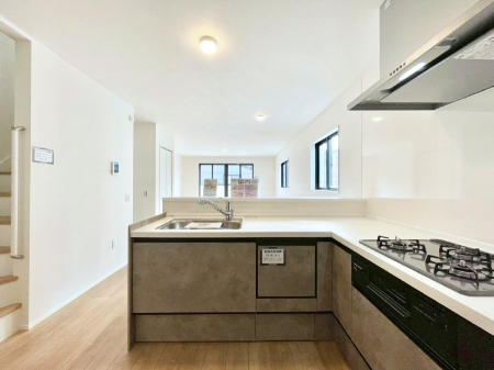 �L�b�`�� �������������I�ɁA�y�����I�V�X�e���L�b�`��