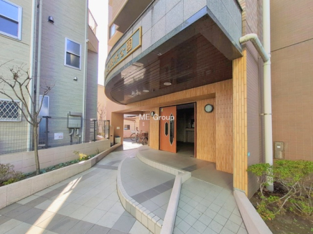 �G���g�����X -