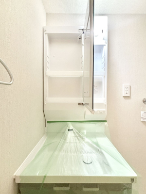 ���̑����� ���̗��ɁA���ϕi��q���p�i�Ȃǂ����[�\�B���ʑ����������ƕۂ��܂��I  