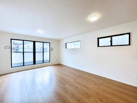 ���̑����� �Ƒ��̏Ί炪���R�Ɛ��܂�Ă���A����ȕ��͋C�̃_�C�j���O�Ɏd�オ���Ă��܂��B