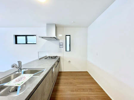 �L�b�`�� �u�₩�ȕ����ʂ蔲����L�b�`���B��������̂Ŗ��邭���C�ɂ��𗧂��܂��B