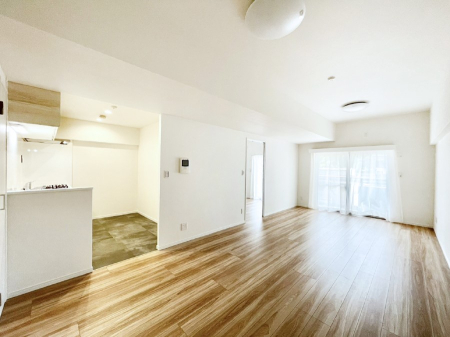 ���r���O ���R�Ƃ��Ƒ����W�܂�e���̋�ԁI