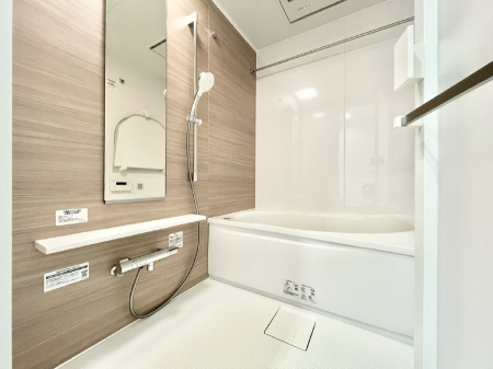 ���� ����̔�������Ă���閾�邢�������̂���o�X���[��    