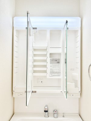 ���̑����� �O�ʋ��̗��ɁA���ϕi��q���p�i�Ȃǂ����[�\�B���ʑ����������ƕۂ��܂��I