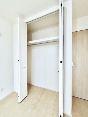 ���[ �m���̃N���[�[�b�g�B���s��������̂Ō���̈ߗނ�����������܂�܂��B